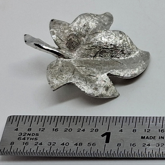 * Vintage Signed Charel Silver Tone Leaf Clip On Earrings - Picture 2 of 5